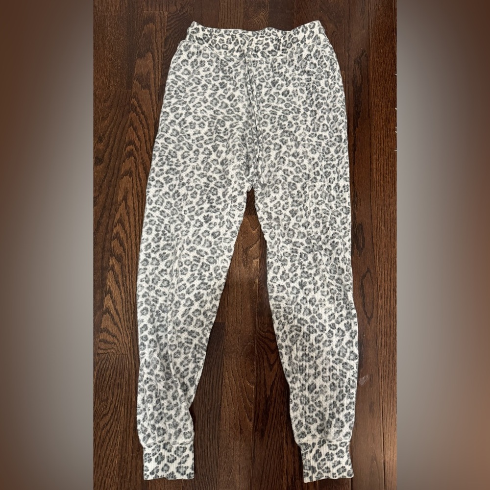American eagle cheetah sweatpants
